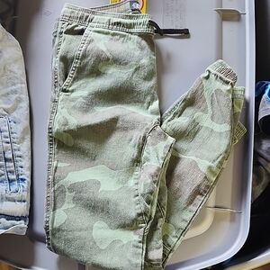 Green Casual Sweatpants with Relaxed Fit